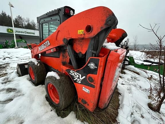 Image of Kubota SSV75 equipment image 4