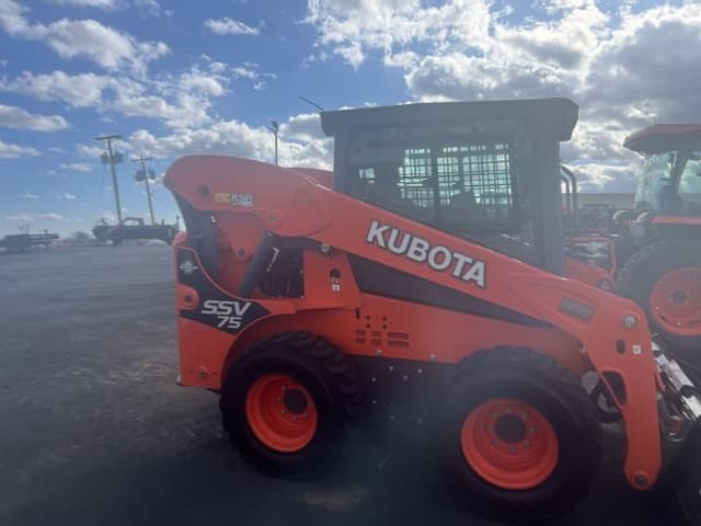 Image of Kubota SSV75 equipment image 3