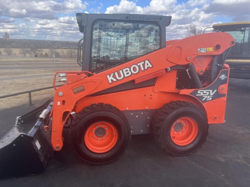 Image of Kubota SSV75 Primary image