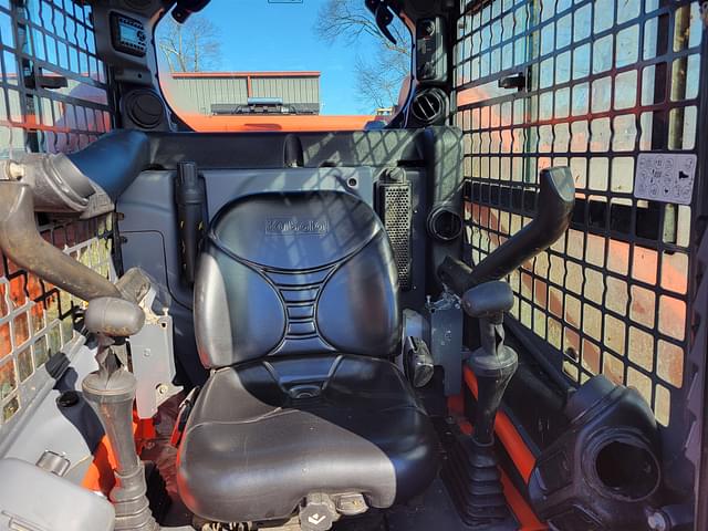 Image of Kubota SSV75 equipment image 2