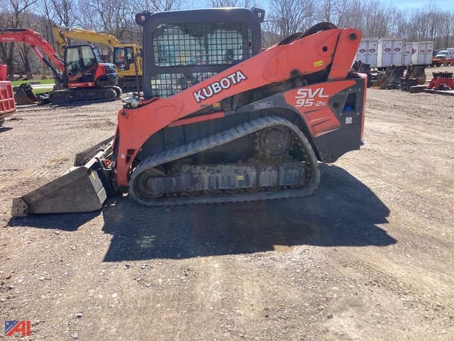 Image of Kubota SVL95-2S equipment image 2