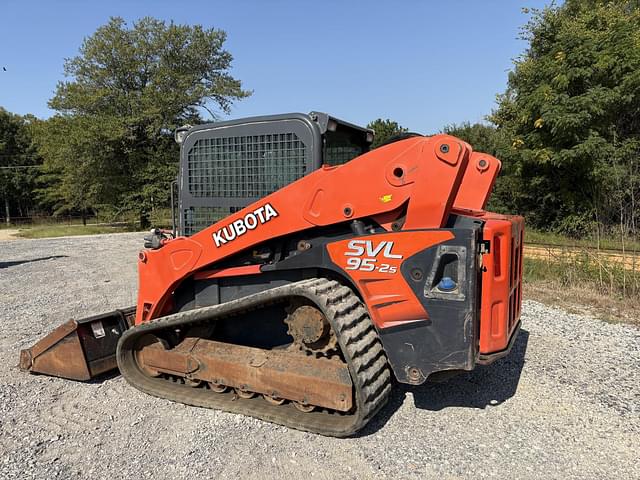 Image of Kubota SVL95-2 equipment image 2