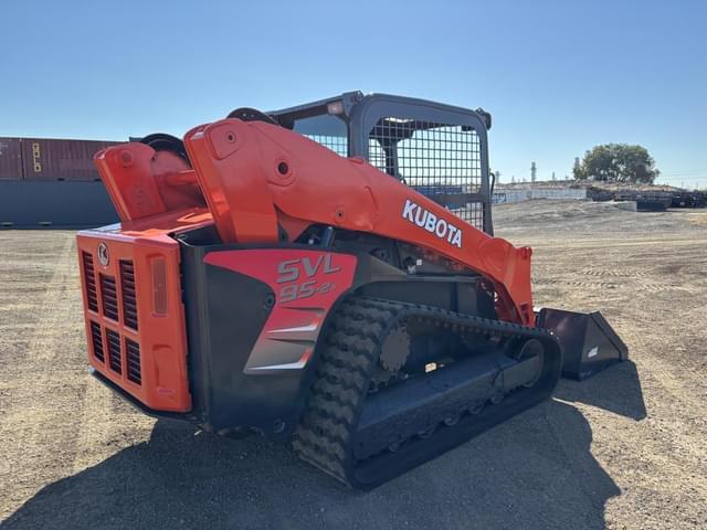 Image of Kubota SVL95-2 equipment image 2