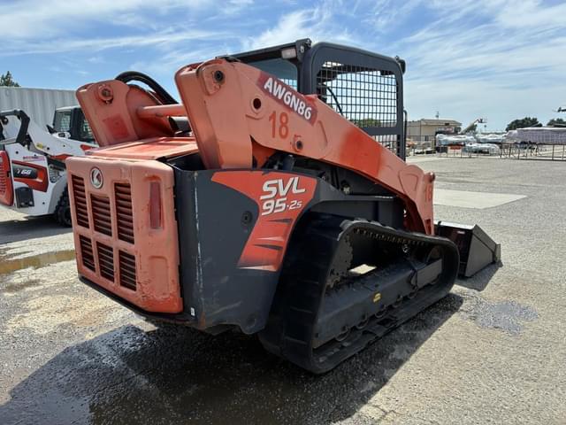 Image of Kubota SVL95-2S equipment image 2