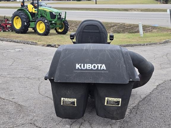 Image of Kubota T2290 equipment image 4