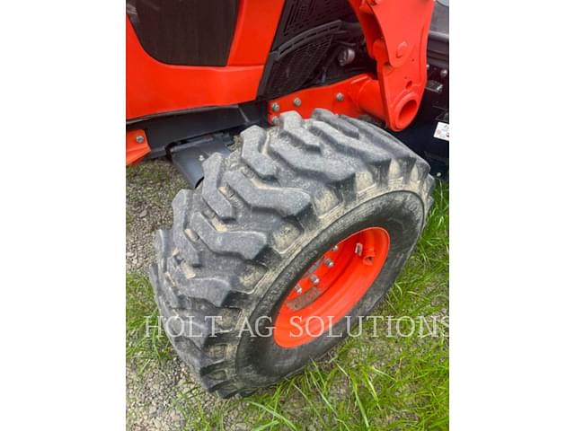 Image of Kubota M6L-111 equipment image 4