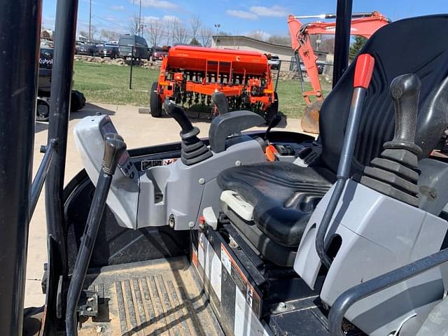 Image of Kubota U27-4 equipment image 4