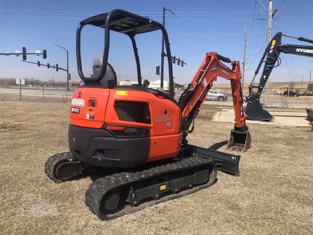Image of Kubota U35 equipment image 4