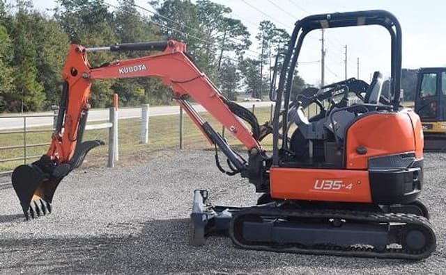 Image of Kubota U35-4 equipment image 4