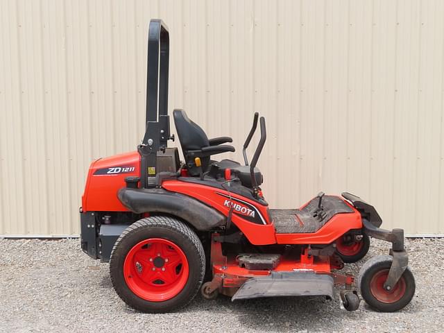 Image of Kubota ZD1211 equipment image 3