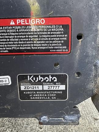 Image of Kubota ZD1211 equipment image 4