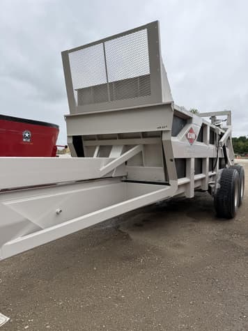 Main image Kuhn Knight 2054