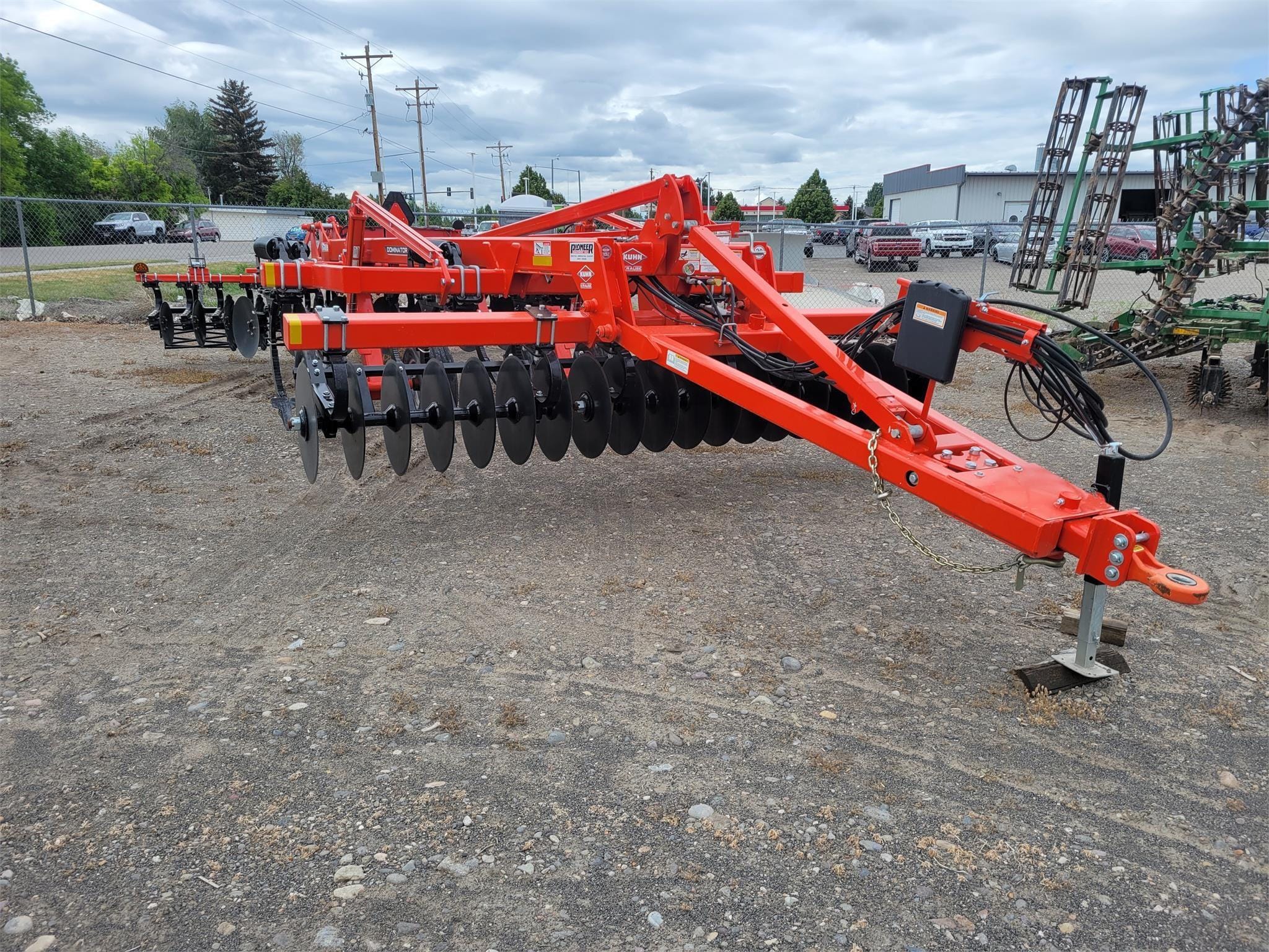 2018 Kuhn Krause Dominator 4855 Equipment Image0