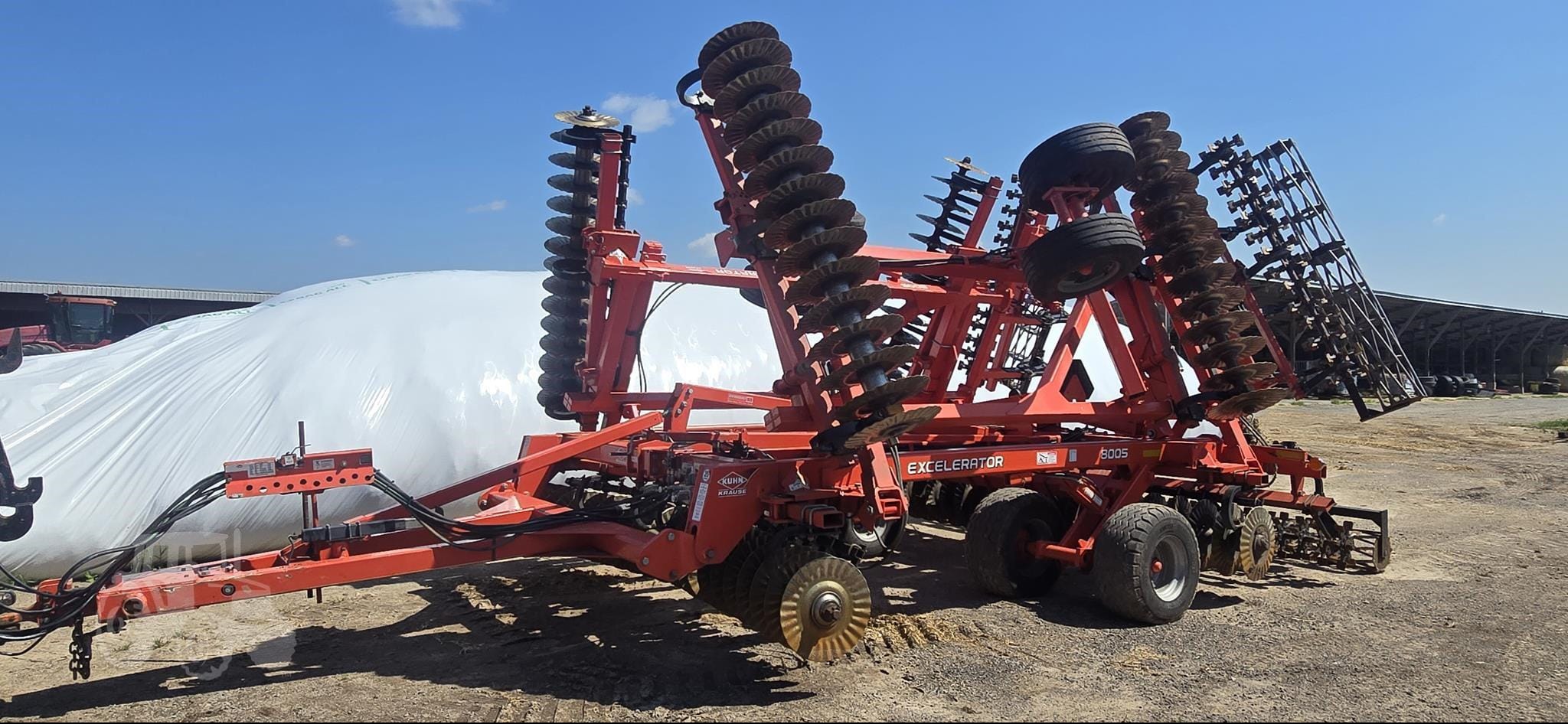 2018 Kuhn Krause Excelerator 8005 Equipment Image0