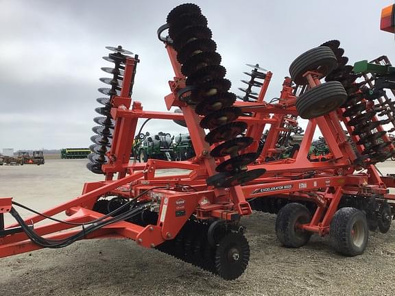 Image of Kuhn Krause Excelerator 8005 equipment image 2