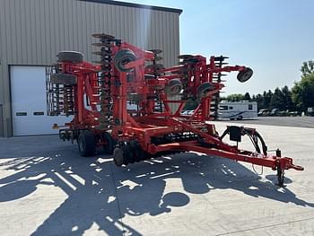 2018 Kuhn Krause Excelerator 8005 Equipment Image0