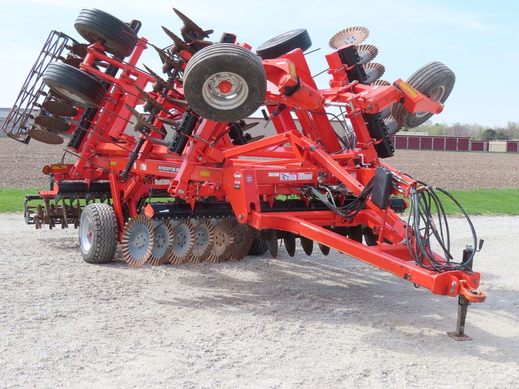 2018 Kuhn Krause Interceptor 8050 Equipment Image0