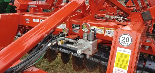 Image of Kuhn Krause Interceptor 8050 equipment image 3