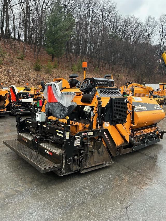 Image of LeeBoy 8520 equipment image 3