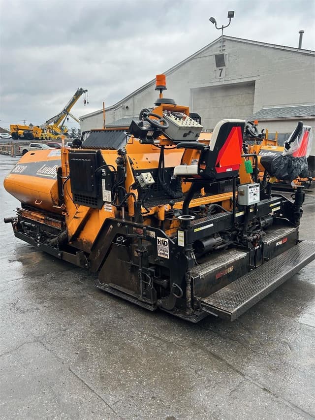 Image of LeeBoy 8520 equipment image 4