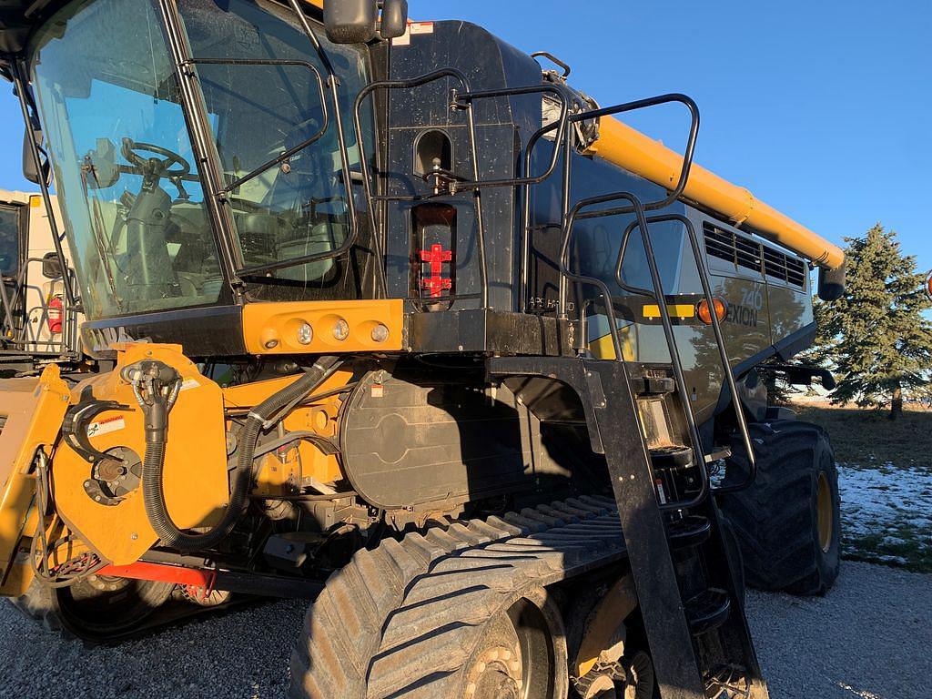 Main image CLAAS LEXION 740TT 3