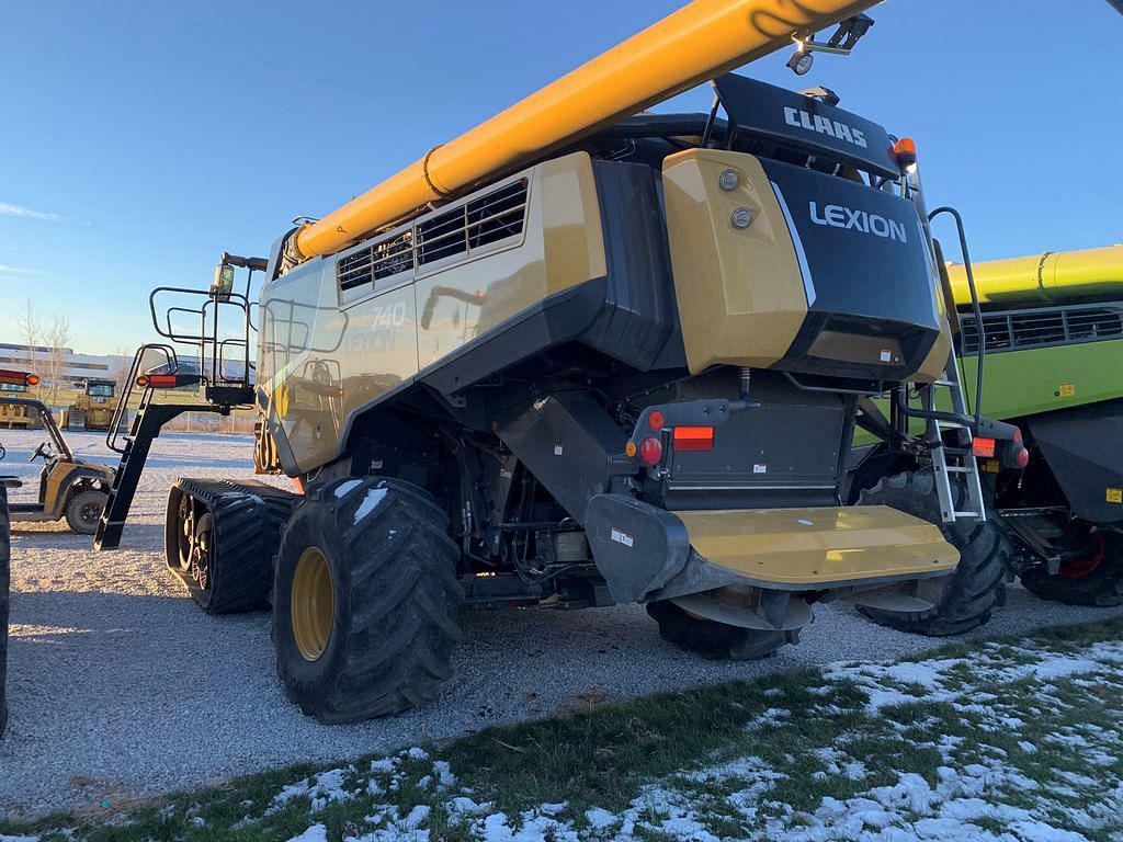 Main image CLAAS LEXION 740TT 5