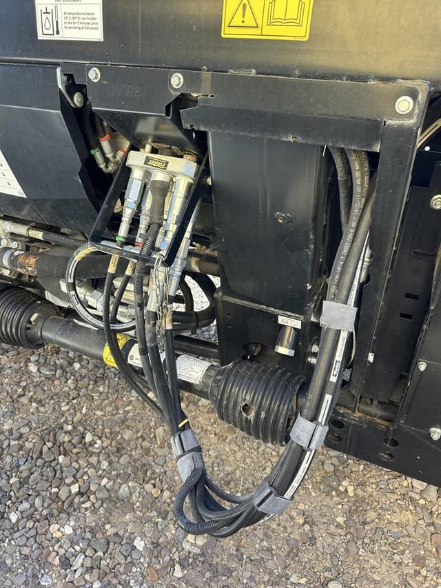 Image of MacDon D130 equipment image 4