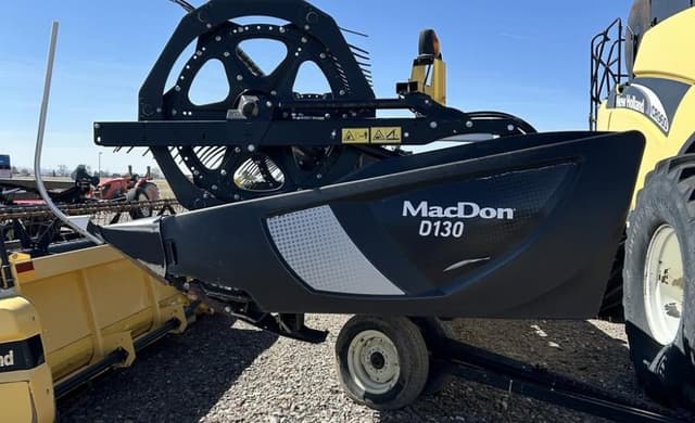 Image of MacDon D130 equipment image 2