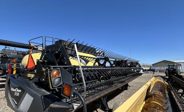 Image of MacDon D130 equipment image 3