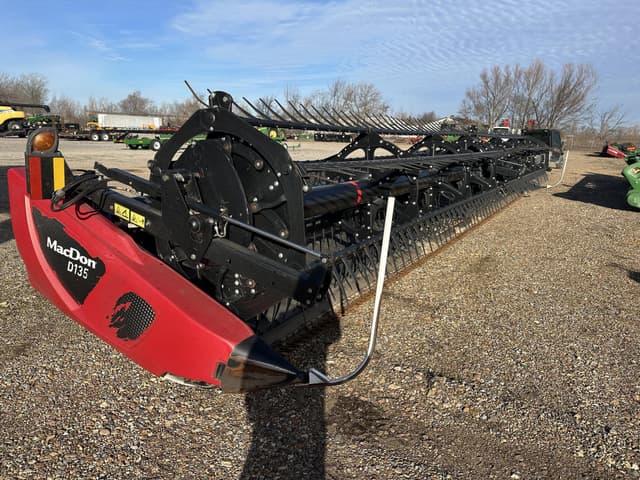Image of MacDon D135 equipment image 1