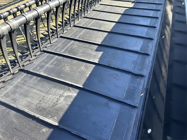 Image of MacDon FD130 equipment image 3