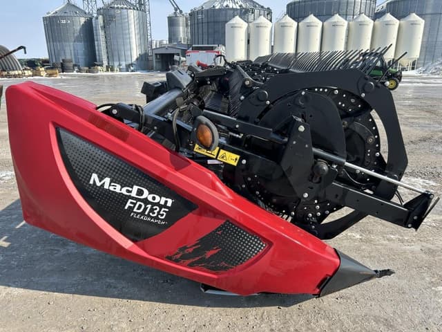 Image of MacDon FD135 equipment image 3