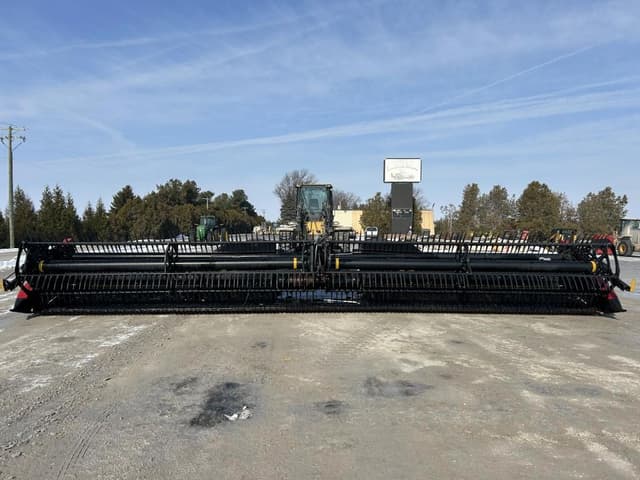 Image of MacDon FD135 equipment image 2