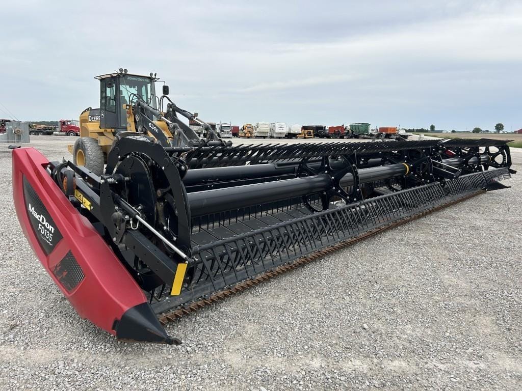 2018 MacDon FD135 Equipment Image0