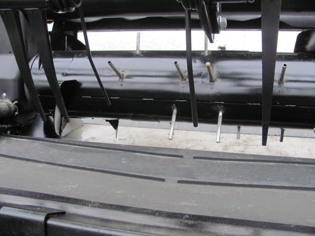 Image of MacDon FD140 equipment image 4