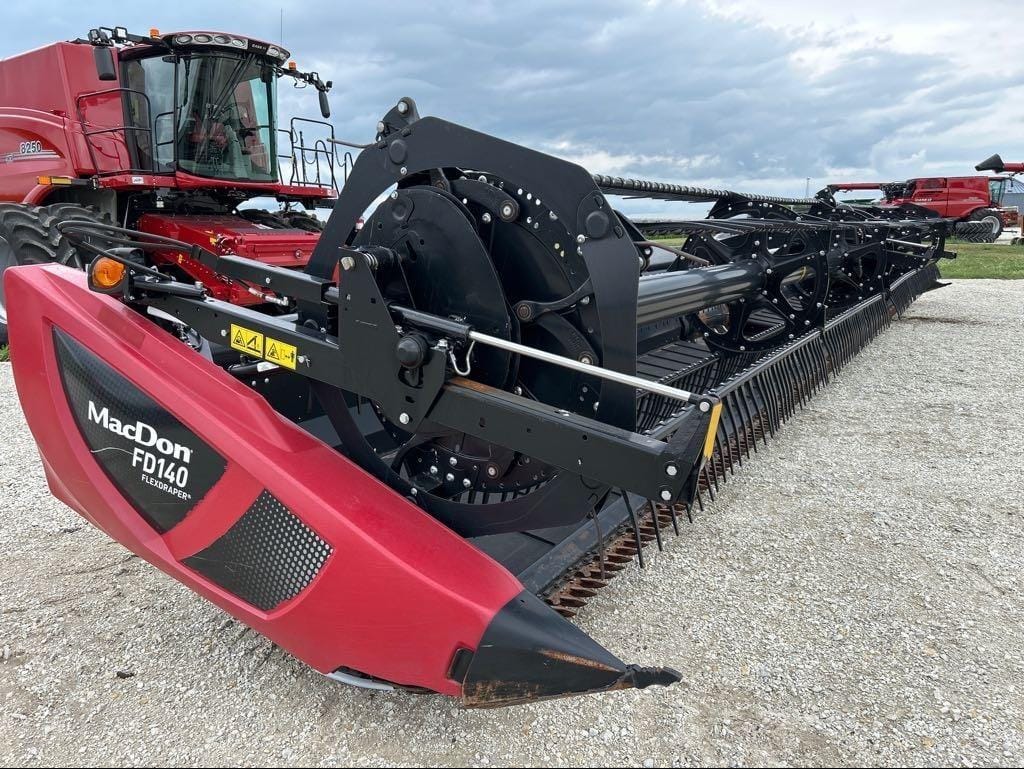 2018 MacDon FD140 Equipment Image0