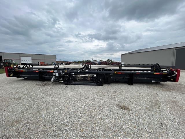Image of MacDon FD140 equipment image 3