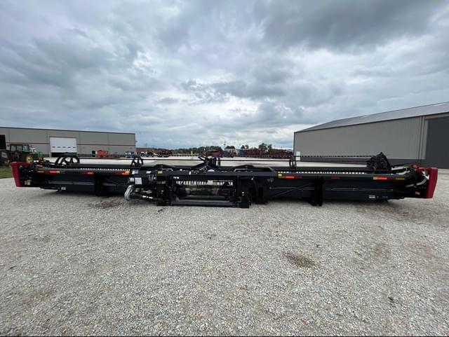 Image of MacDon FD140 equipment image 3