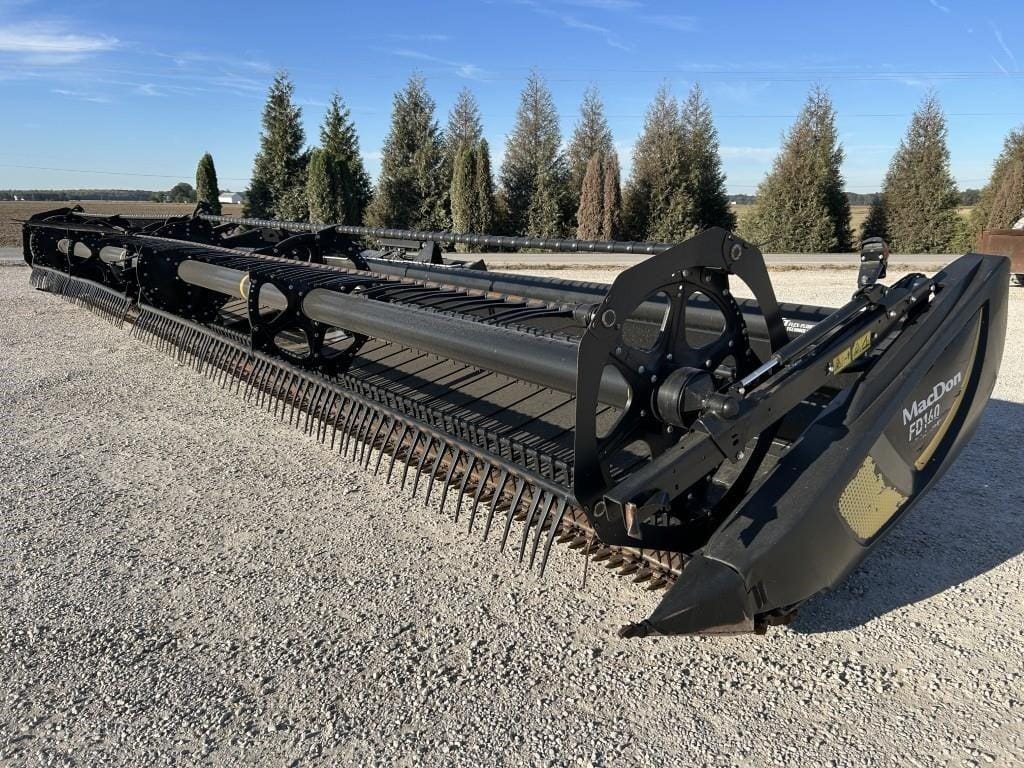 2018 MacDon FD140 Equipment Image0
