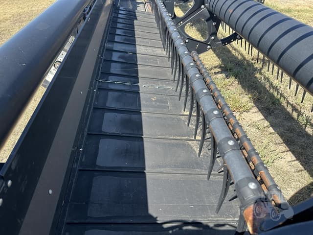 Image of MacDon FD140 equipment image 4