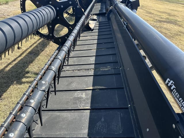 Image of MacDon FD140 equipment image 2