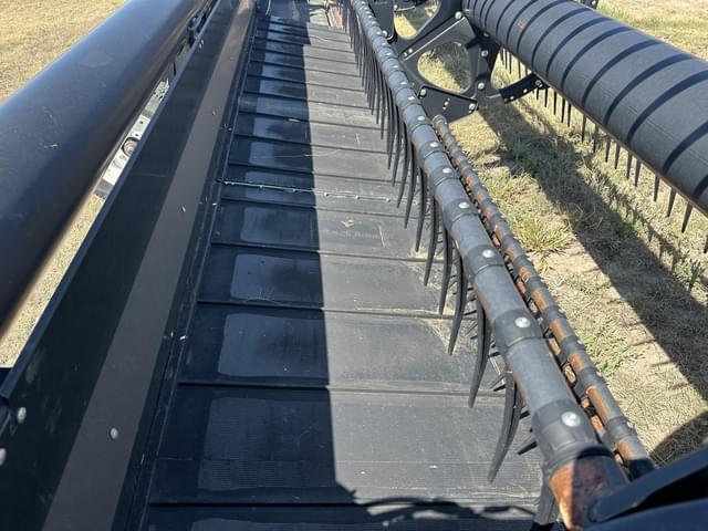 Image of MacDon FD140 equipment image 4