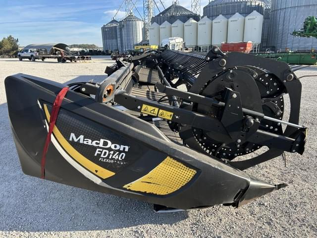 Image of MacDon FD140 equipment image 3