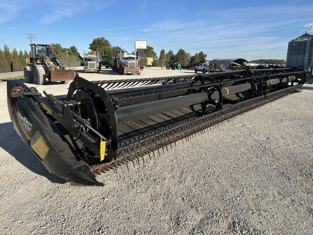 Image of MacDon FD140 equipment image 2