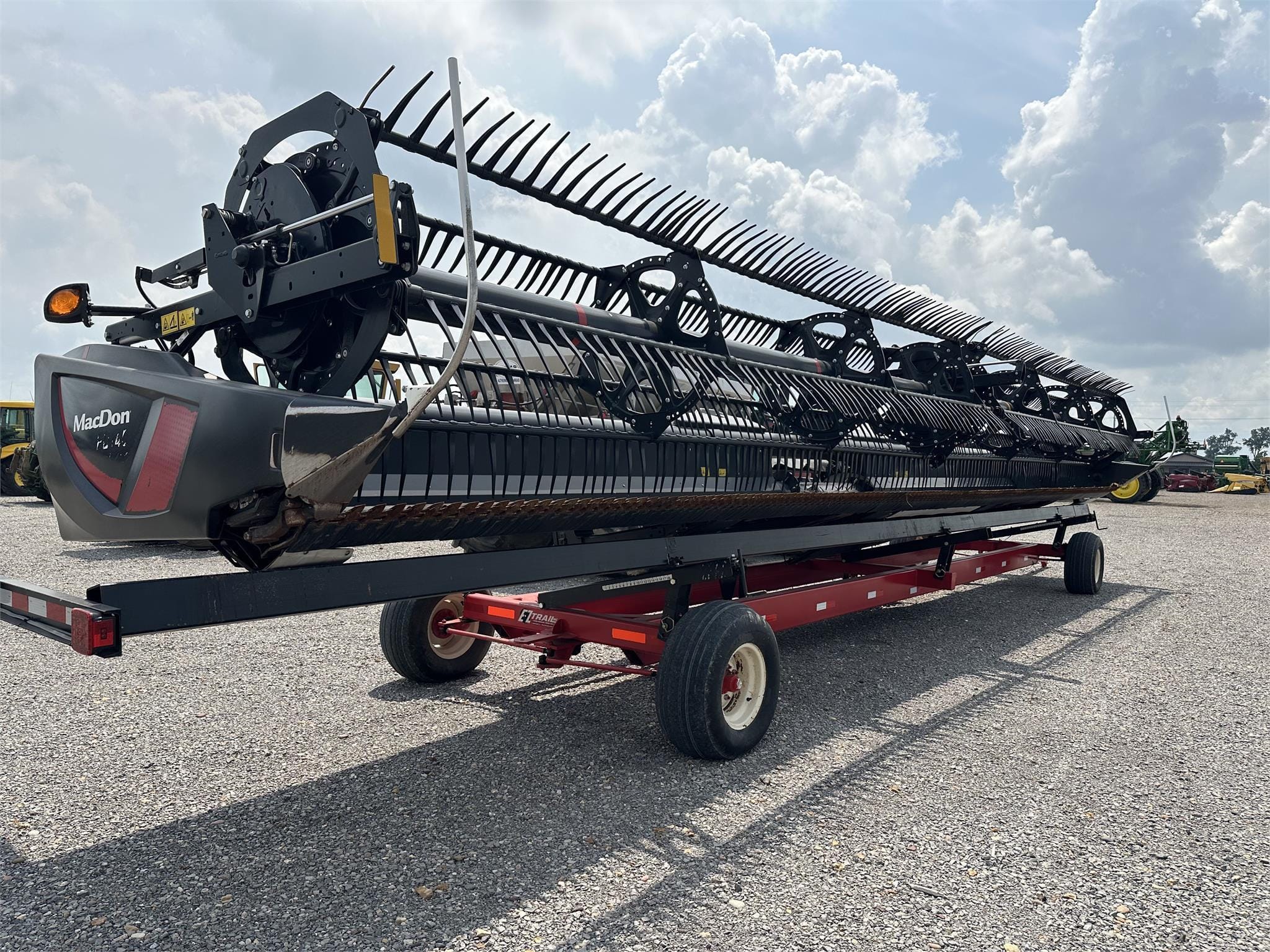 2018 MacDon FD140 Equipment Image0