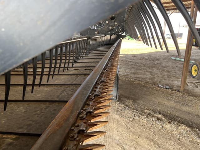 Image of MacDon FD140 equipment image 4