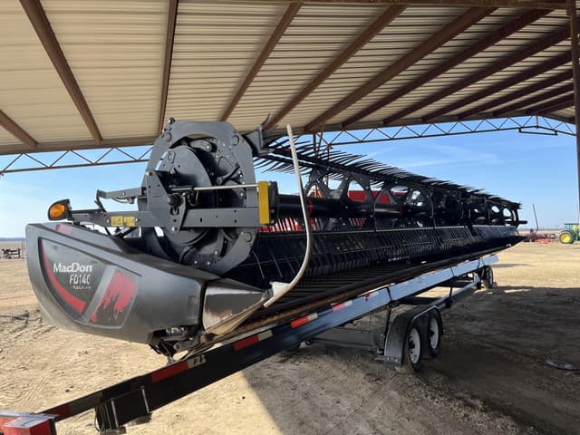 Image of MacDon FD140 equipment image 3