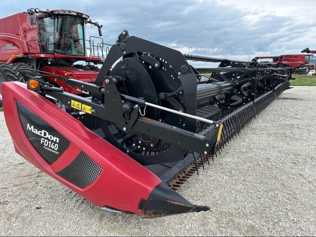 2018 MacDon FD140 Equipment Image0