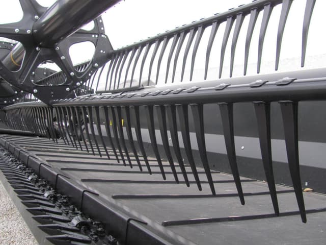 Image of MacDon FD140 equipment image 3