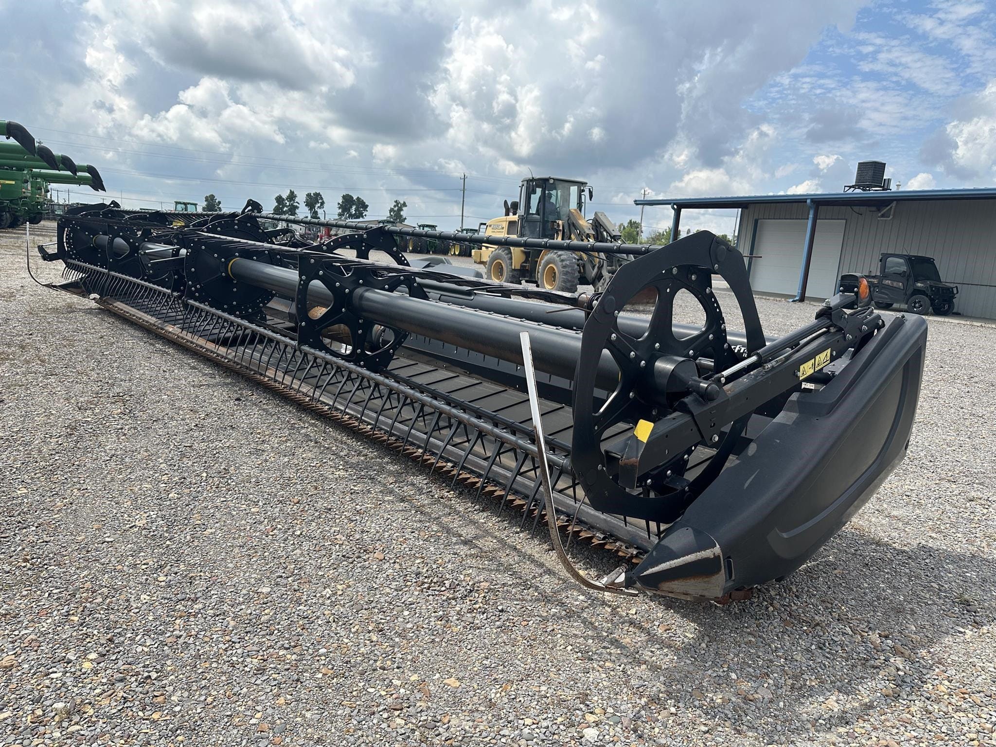 2018 MacDon FD75 Equipment Image0